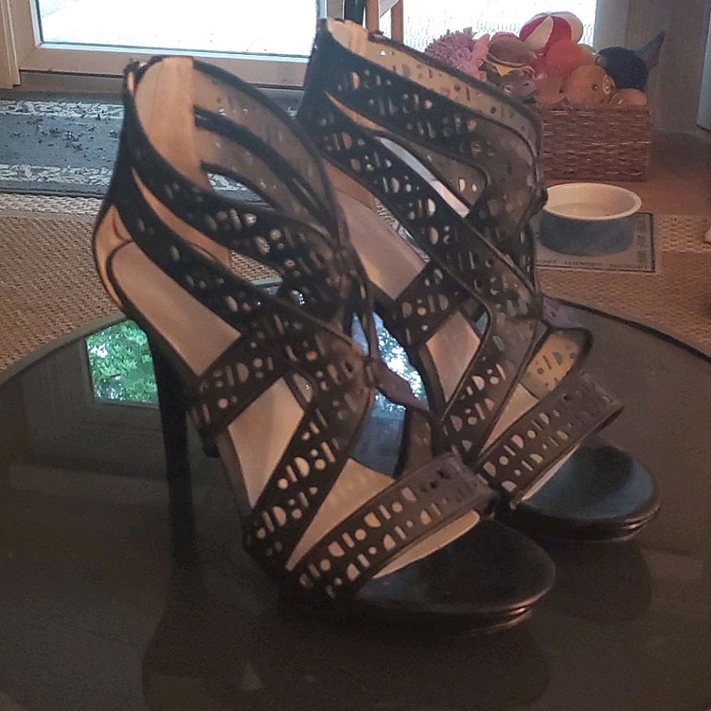 Calvin Klein zip back 4" heels sz. 8.5